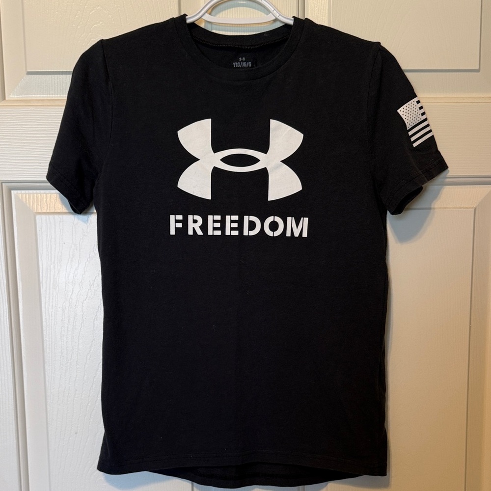 Under Armour Kids Black Freedom Tee large loose